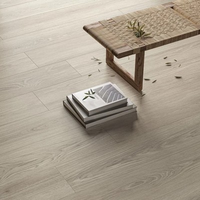 Porcelanato Tipo Madera Color Gris 25x150